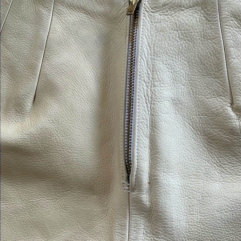 ONE OF A KIND!!! Vintage white leather hand painted shorts - Picture 5 of 9